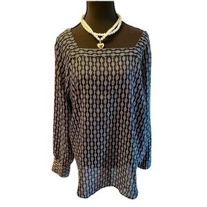 Ann Taylor Blue and White Chain Print Blouse, Size L